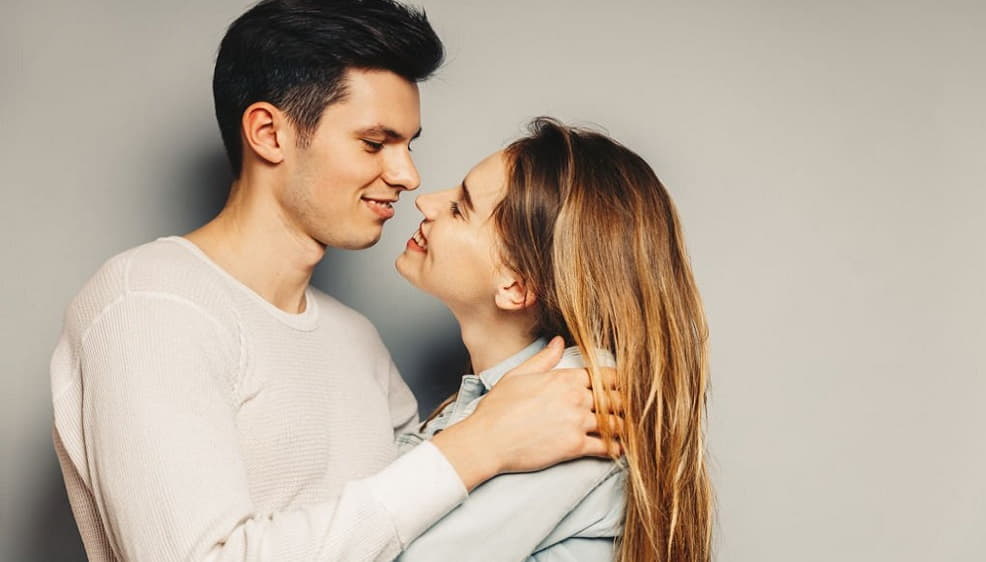 بوسیدن همسر