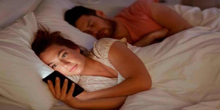 هفت علت اصلی خیانت زنان و نشانه های آن