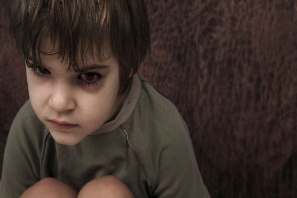 دلایل کودک آزاری و پیامدهای آن بر روی کودک
