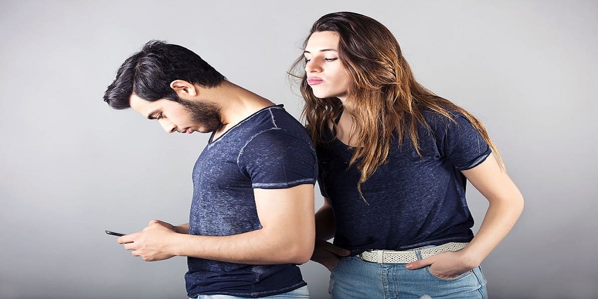 نشانه های خیانت پسر به دوست دخترش