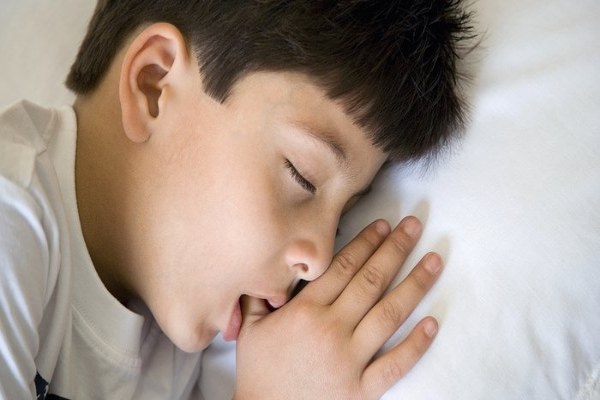 جلوگیری از مکیدن انگشت کودک