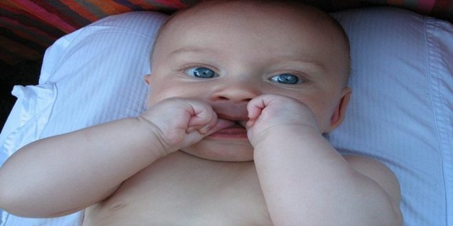 مکیدن انگشت در نوزادان