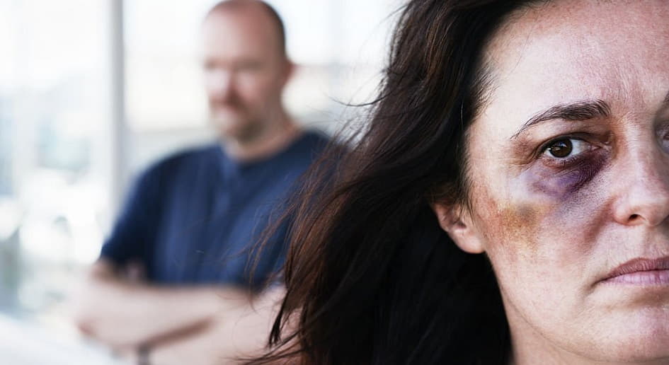 علت خشونت خانگی چیست؟ + انواع آن